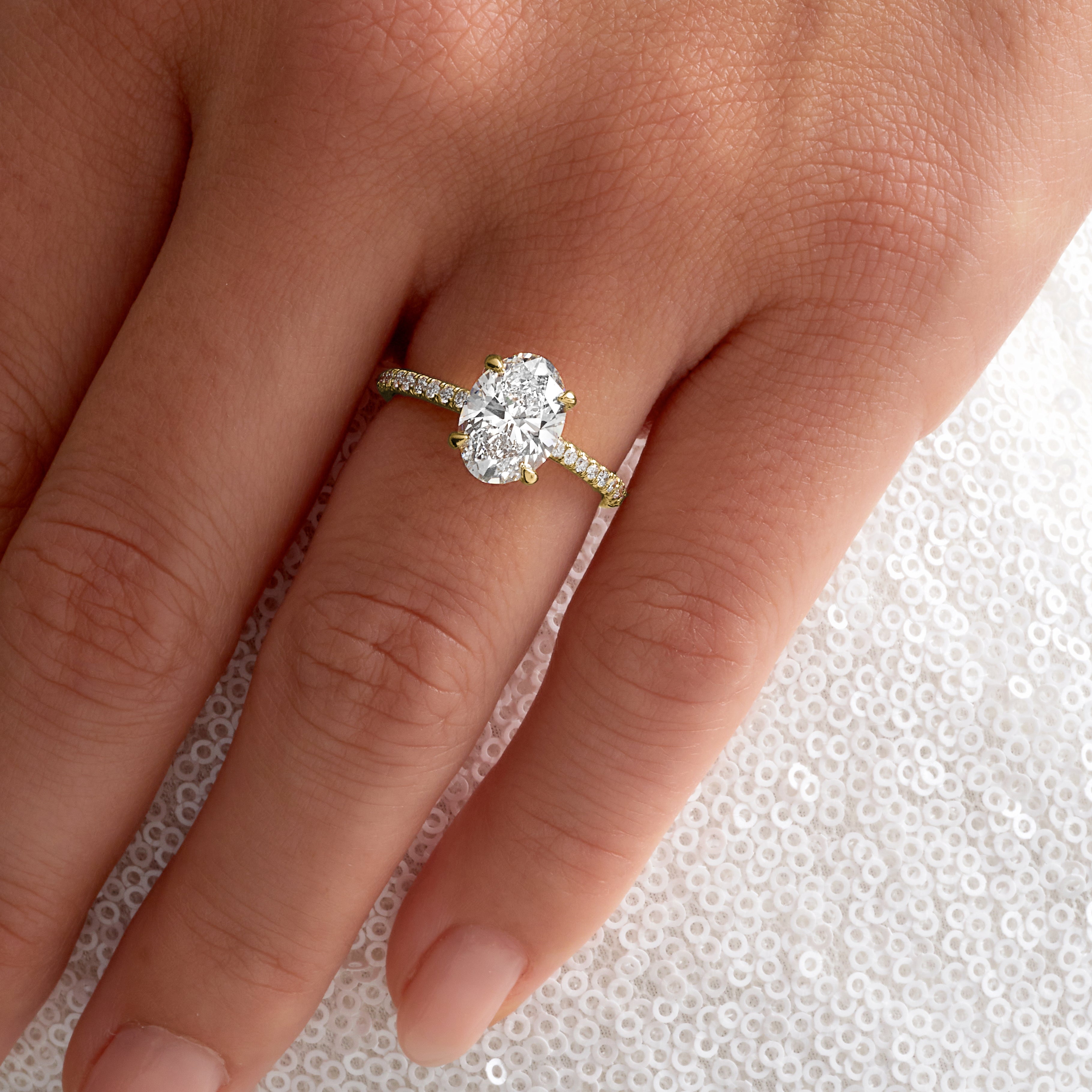Sorte Solitaire Oval Engagement Ring in Yellow Gold