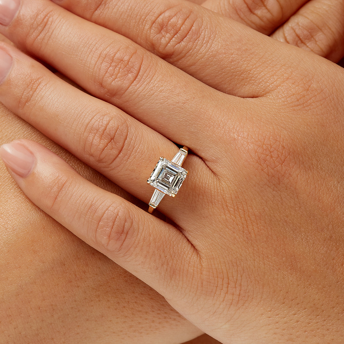 Classic Vintage Style 2.59 ct Oval Engagement Ring in Yellow Gold
