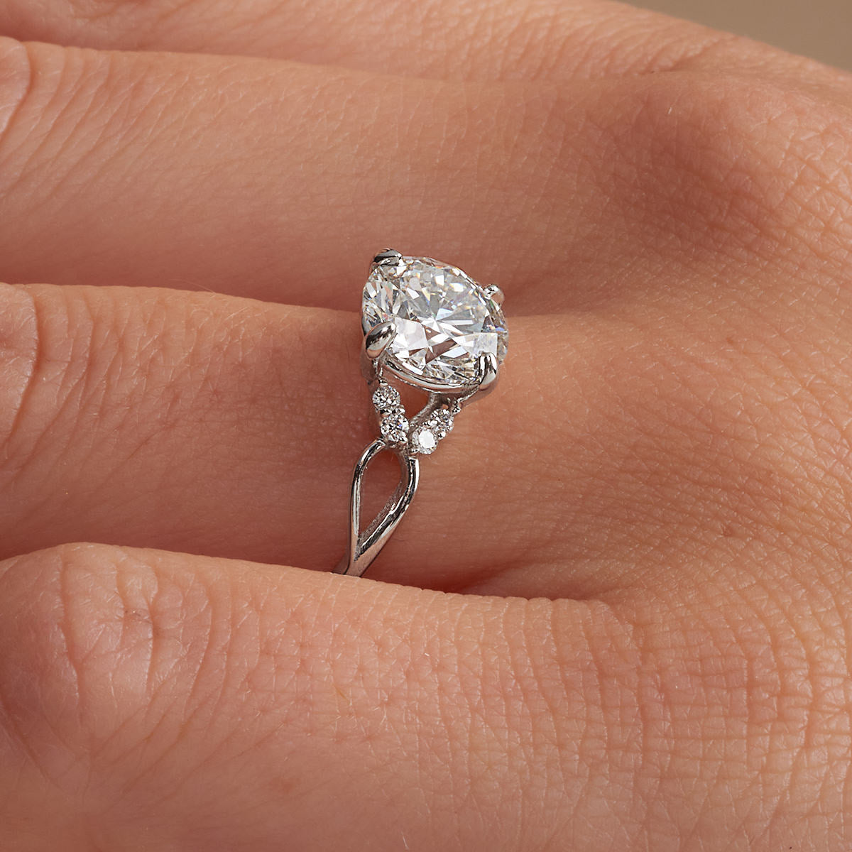 Eliya Vintage Style Round Engagement Ring in White Gold
